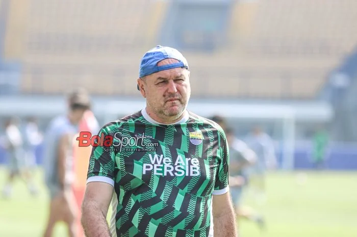 Bojan Hodak Minta Pemain Persib Tak Pikirkan Sepak Bola, Ungkap Satu Hukuman
